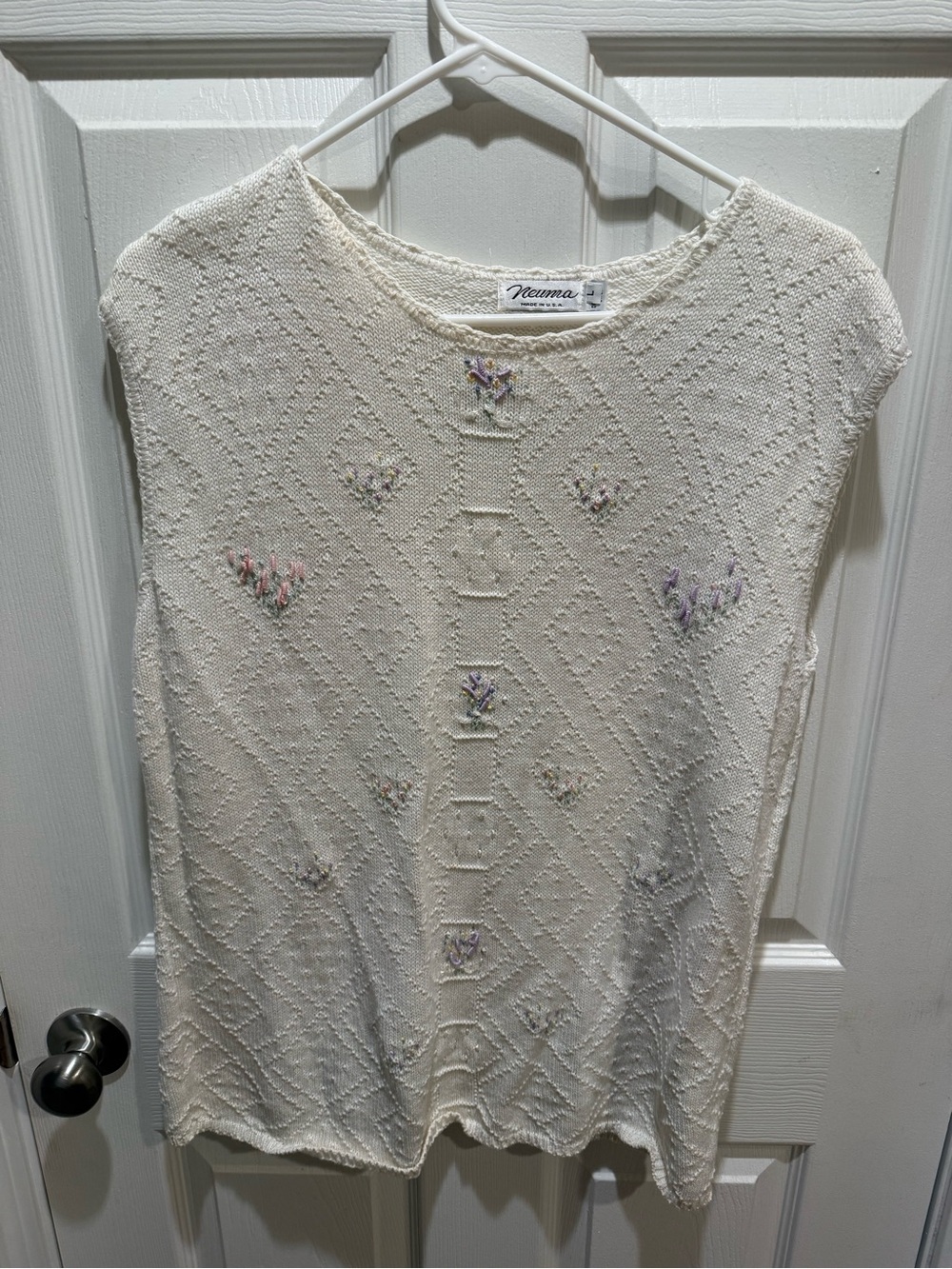 Vintage Neuma Cream Knit Sleeveless sweater with Pastel Floral Embroidery